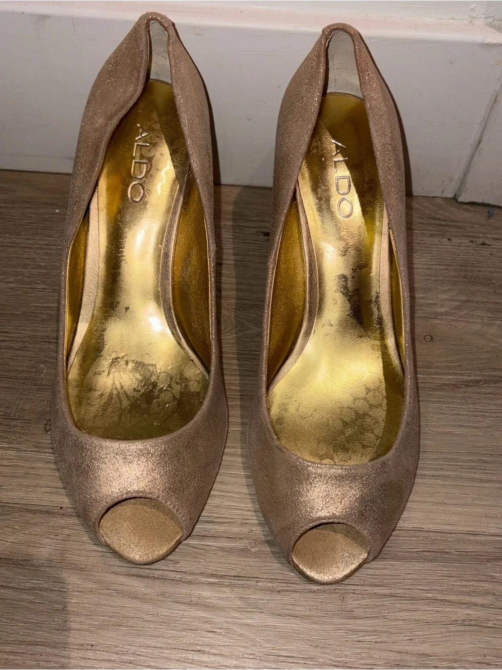 ALDO Szoka Gold Metallic  Peep Toe Pumps size 37